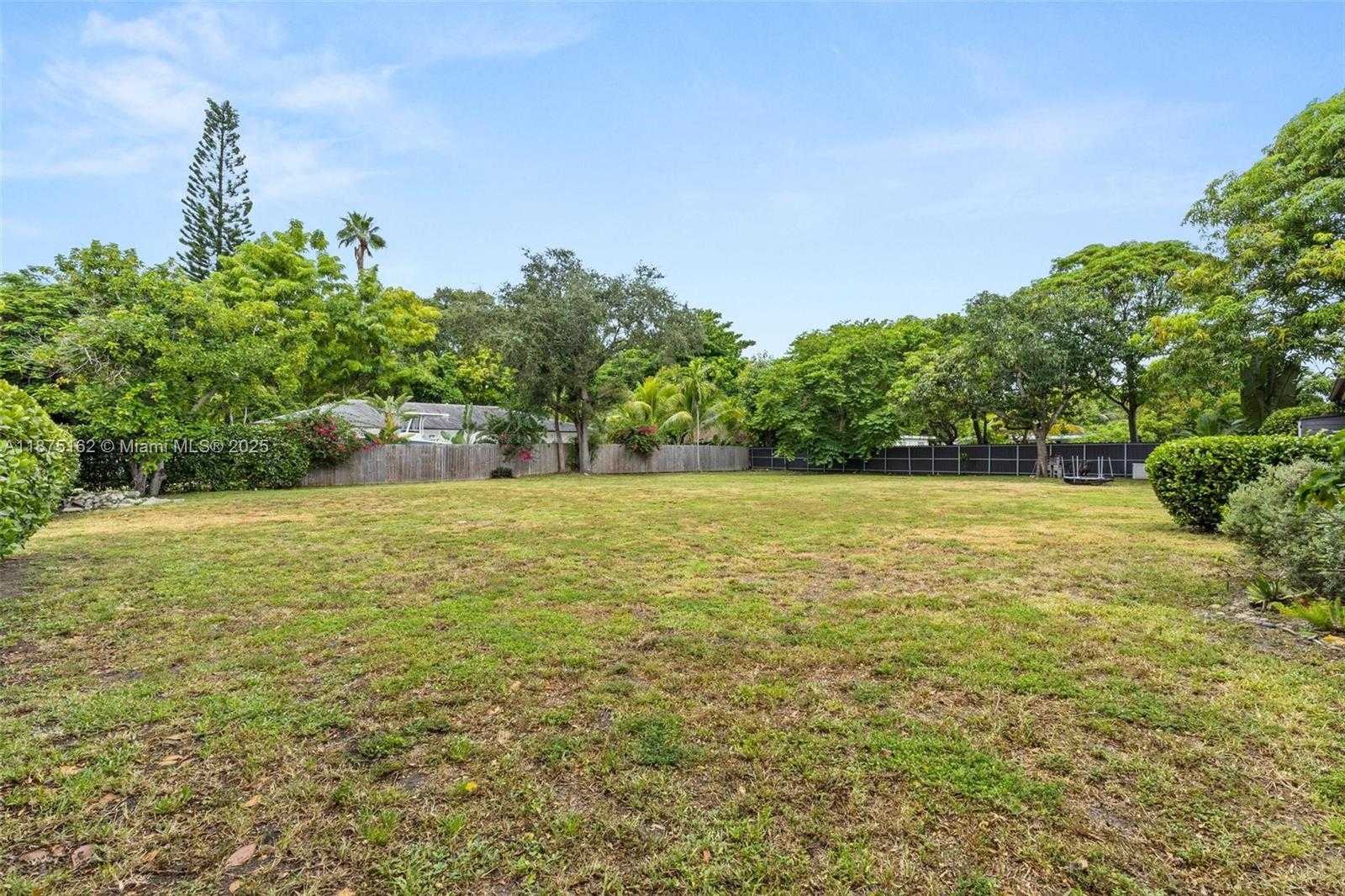 Small Image of 1081 NORTH EAST 132ND ST, North Miami Number 28