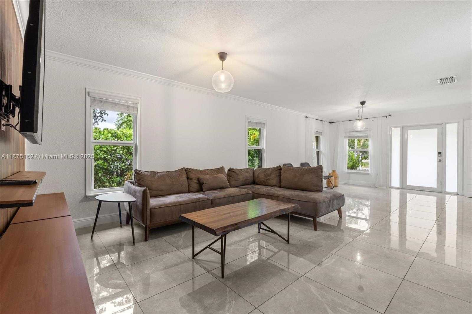 Small Image of 1081 NORTH EAST 132ND ST, North Miami Number 4