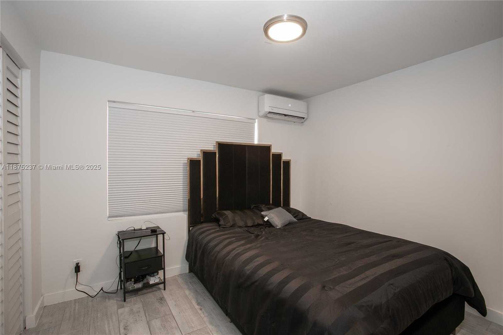 Small Image of North Miami Number 17
