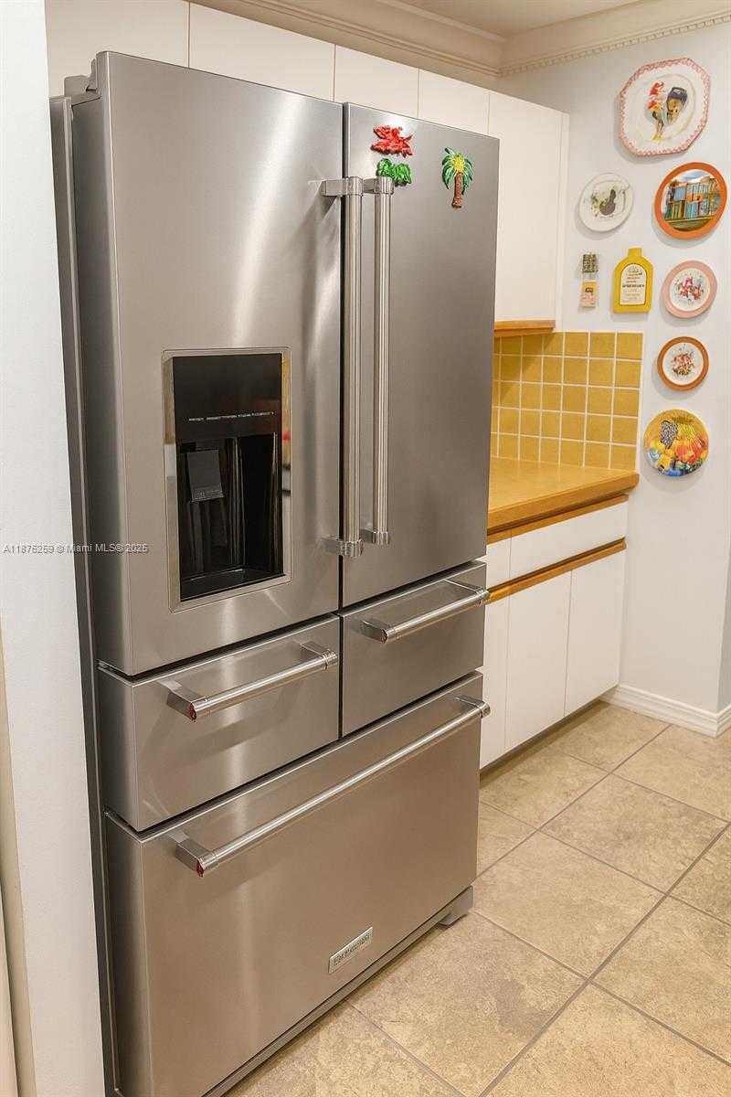 Small Image of 401 WARREN LN, Key Biscayne Number 16
