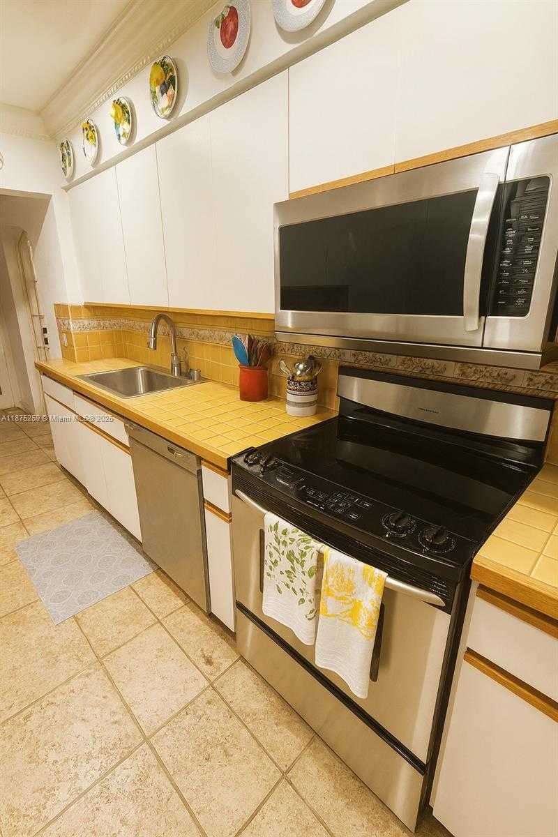 Small Image of 401 WARREN LN, Key Biscayne Number 17