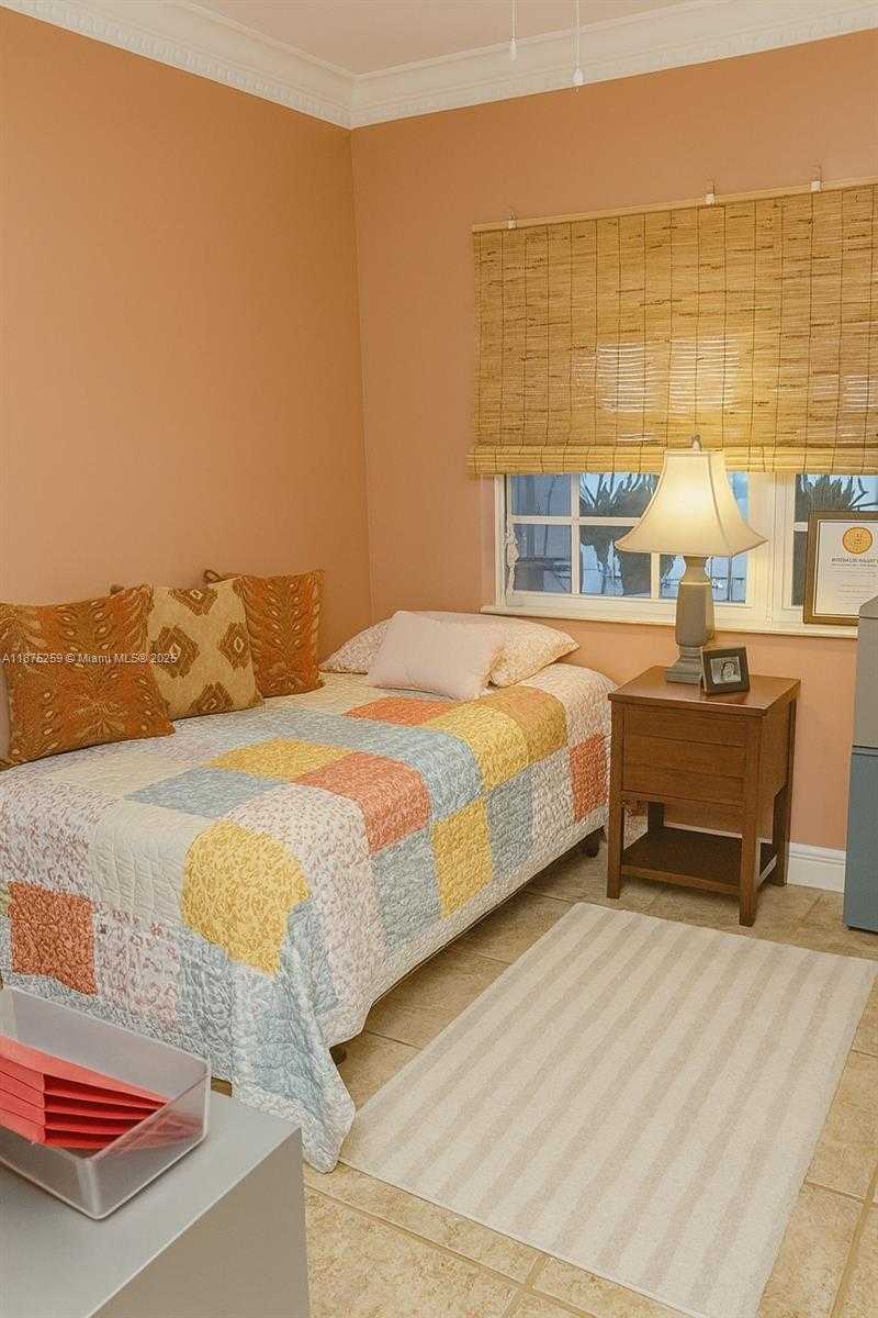 Small Image of 401 WARREN LN, Key Biscayne Number 23