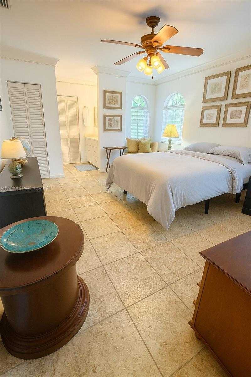 Small Image of 401 WARREN LN, Key Biscayne Number 24