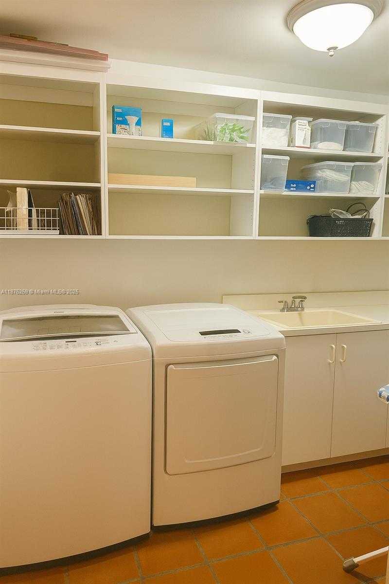 Small Image of 401 WARREN LN, Key Biscayne Number 30