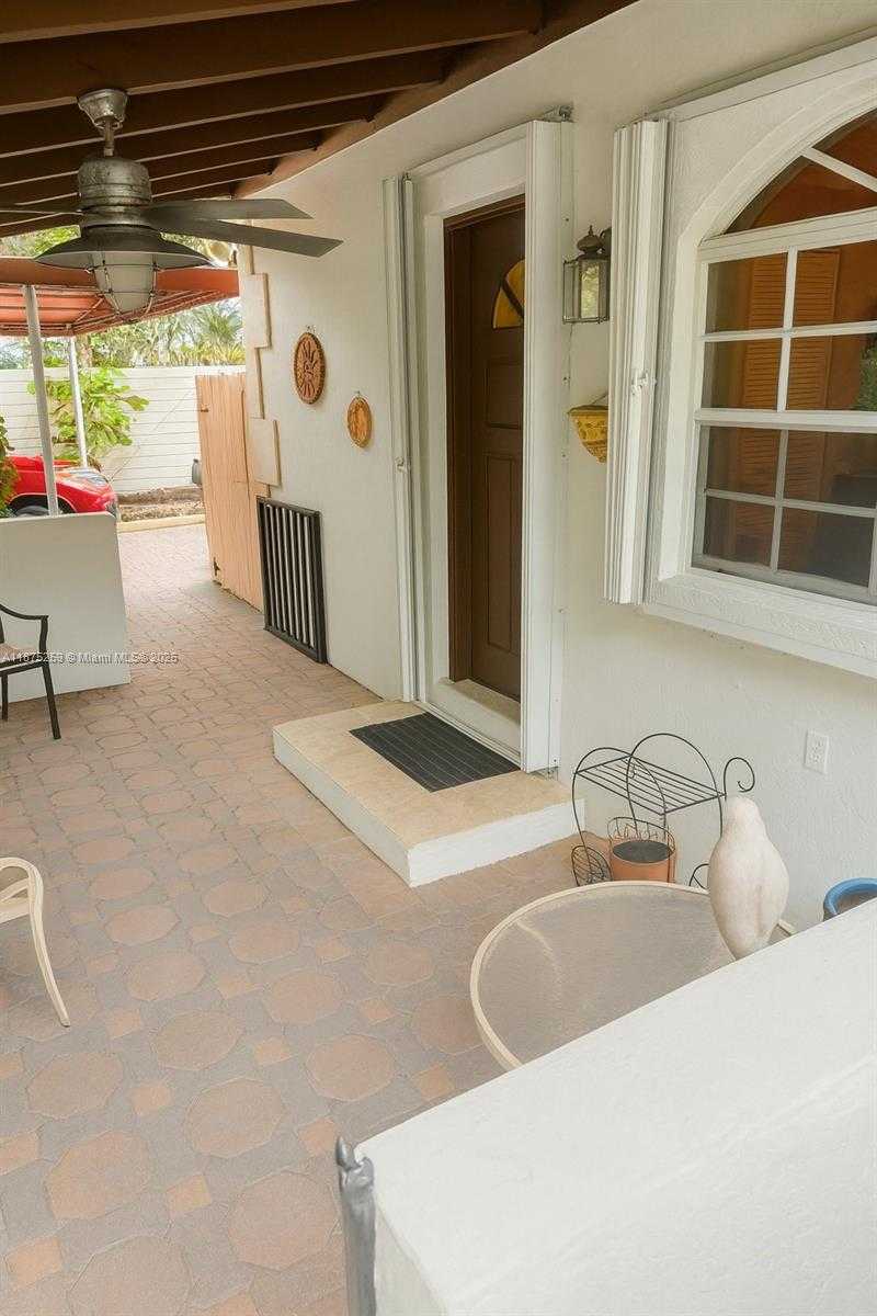 Small Image of 401 WARREN LN, Key Biscayne Number 32