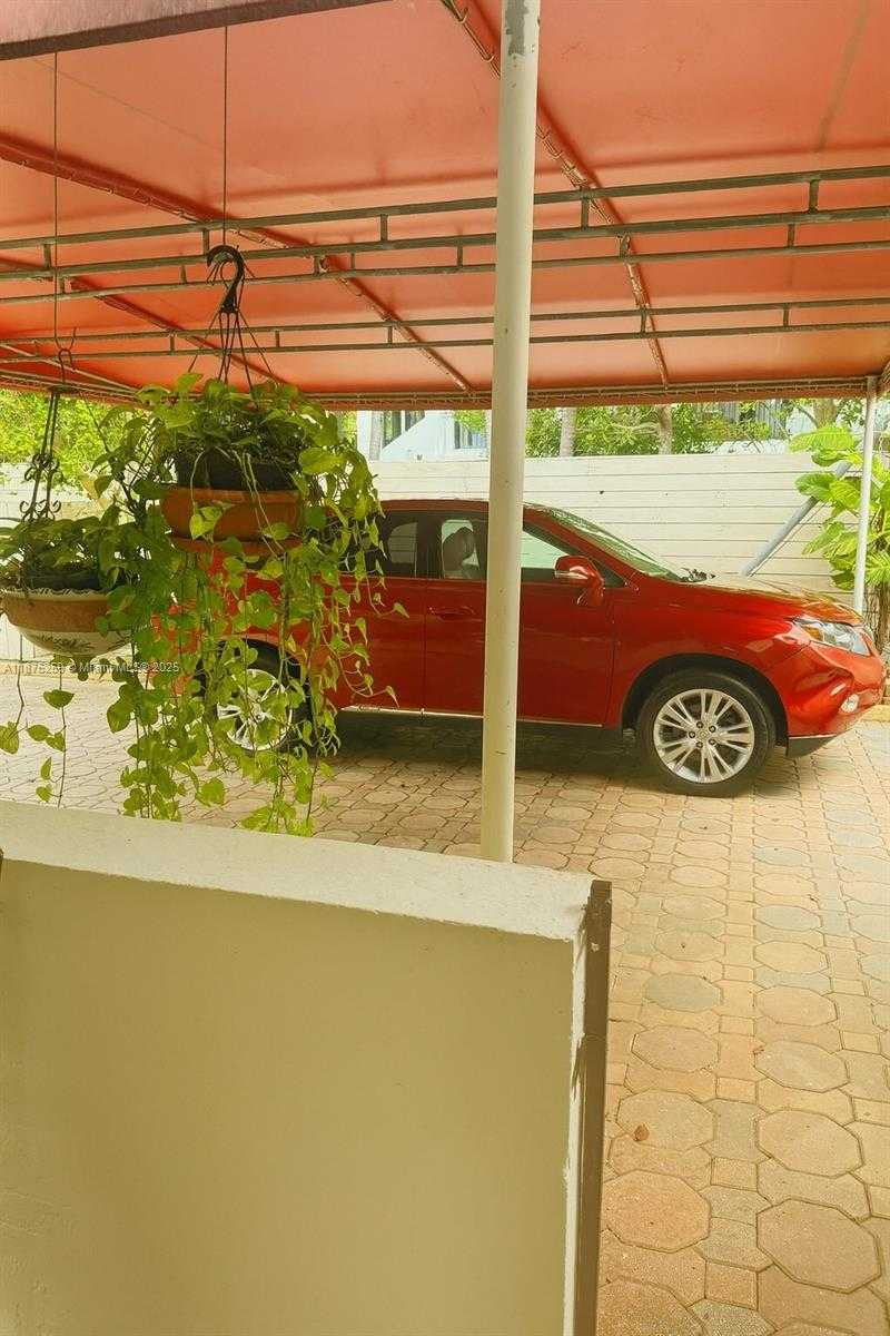 Small Image of 401 WARREN LN, Key Biscayne Number 33