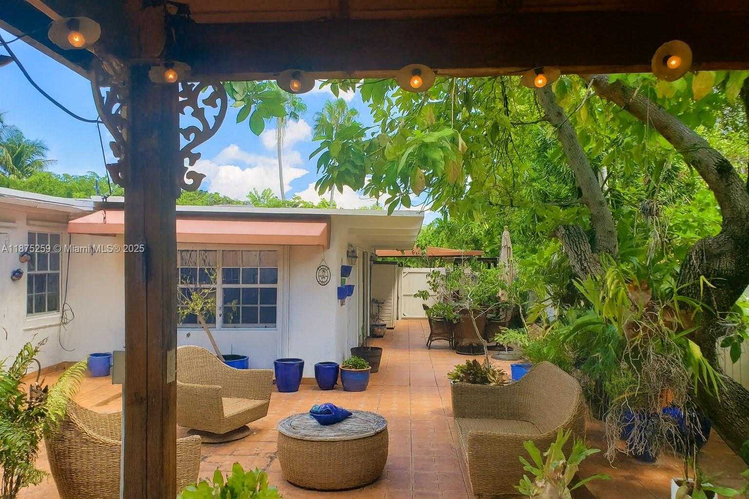 Small Image of 401 WARREN LN, Key Biscayne Number 34