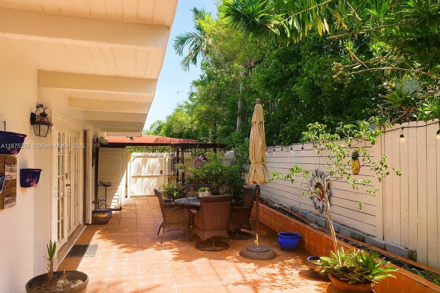 Small Image of 401 WARREN LN, Key Biscayne Number 36