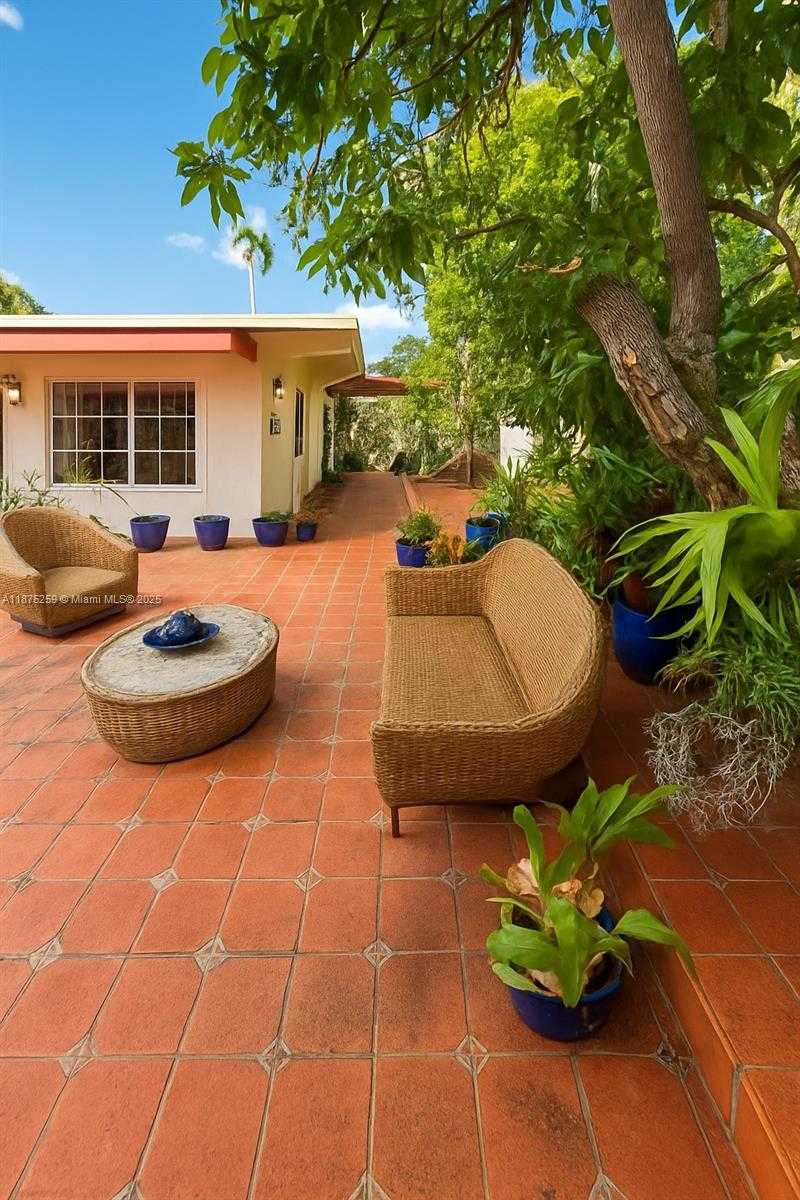Small Image of 401 WARREN LN, Key Biscayne Number 38