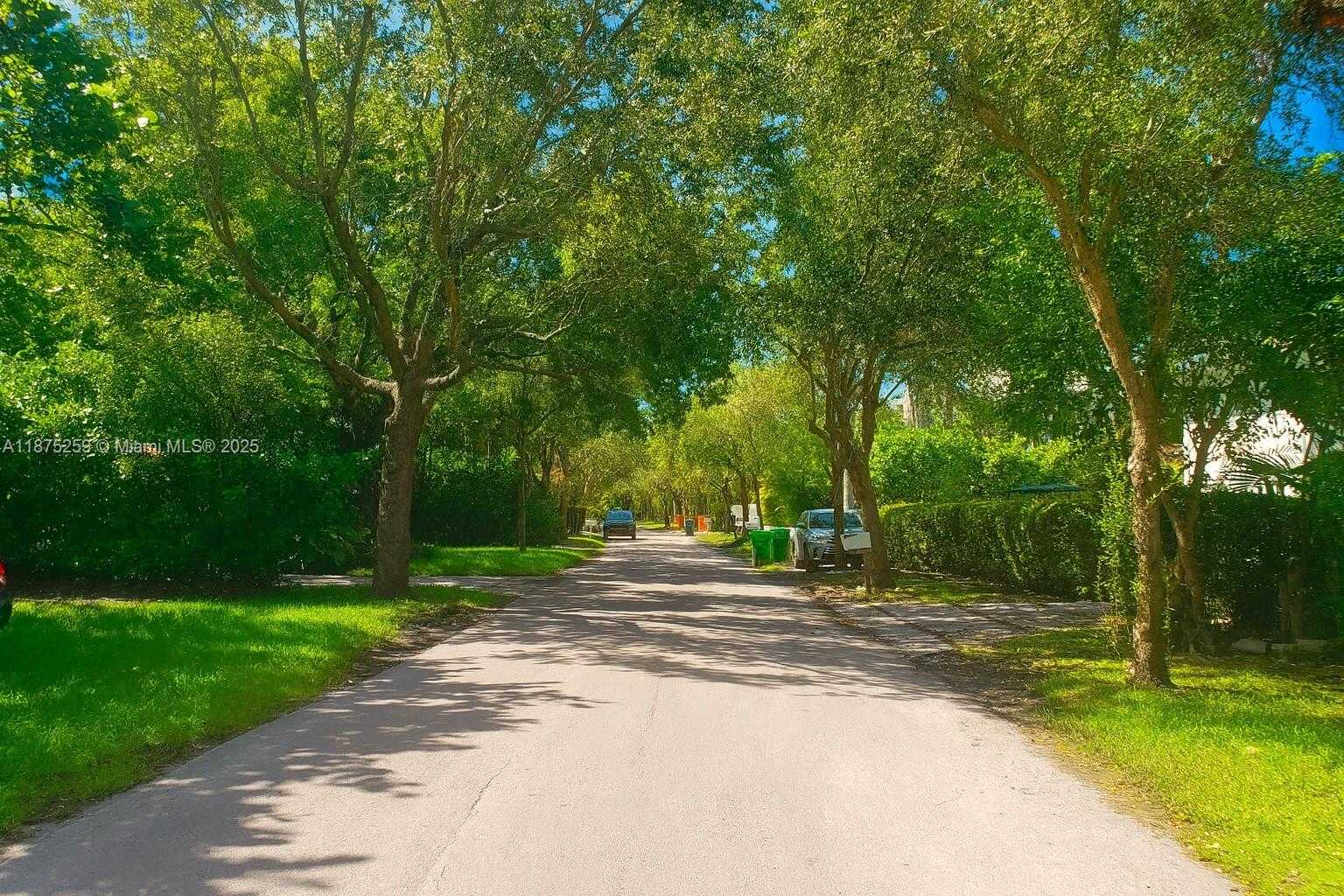 Small Image of 401 WARREN LN, Key Biscayne Number 40