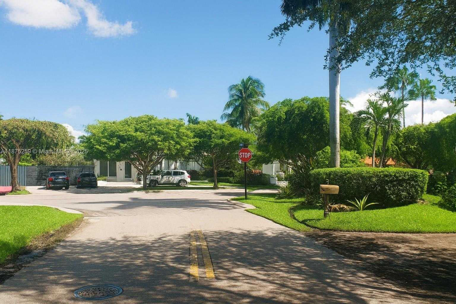 Small Image of 401 WARREN LN, Key Biscayne Number 41