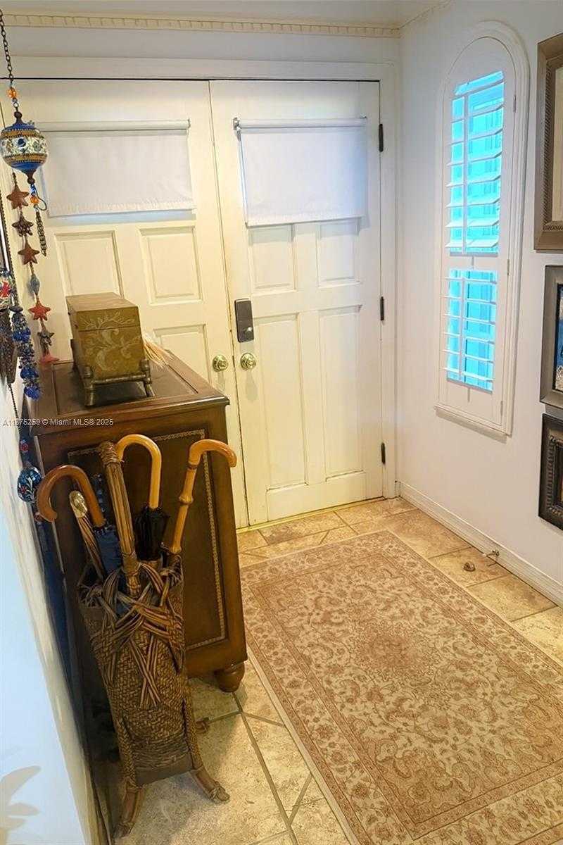 Small Image of 401 WARREN LN, Key Biscayne Number 6