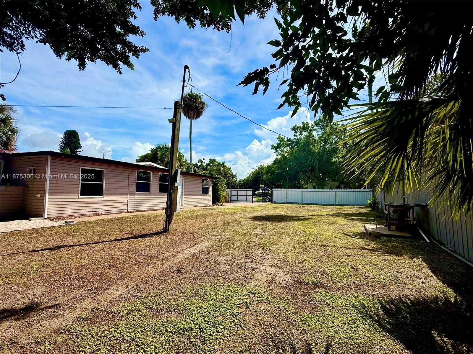 Small Image of 3603 SOUTH EAST 35TH AVE, Other City - In The State Of Florida Number 4