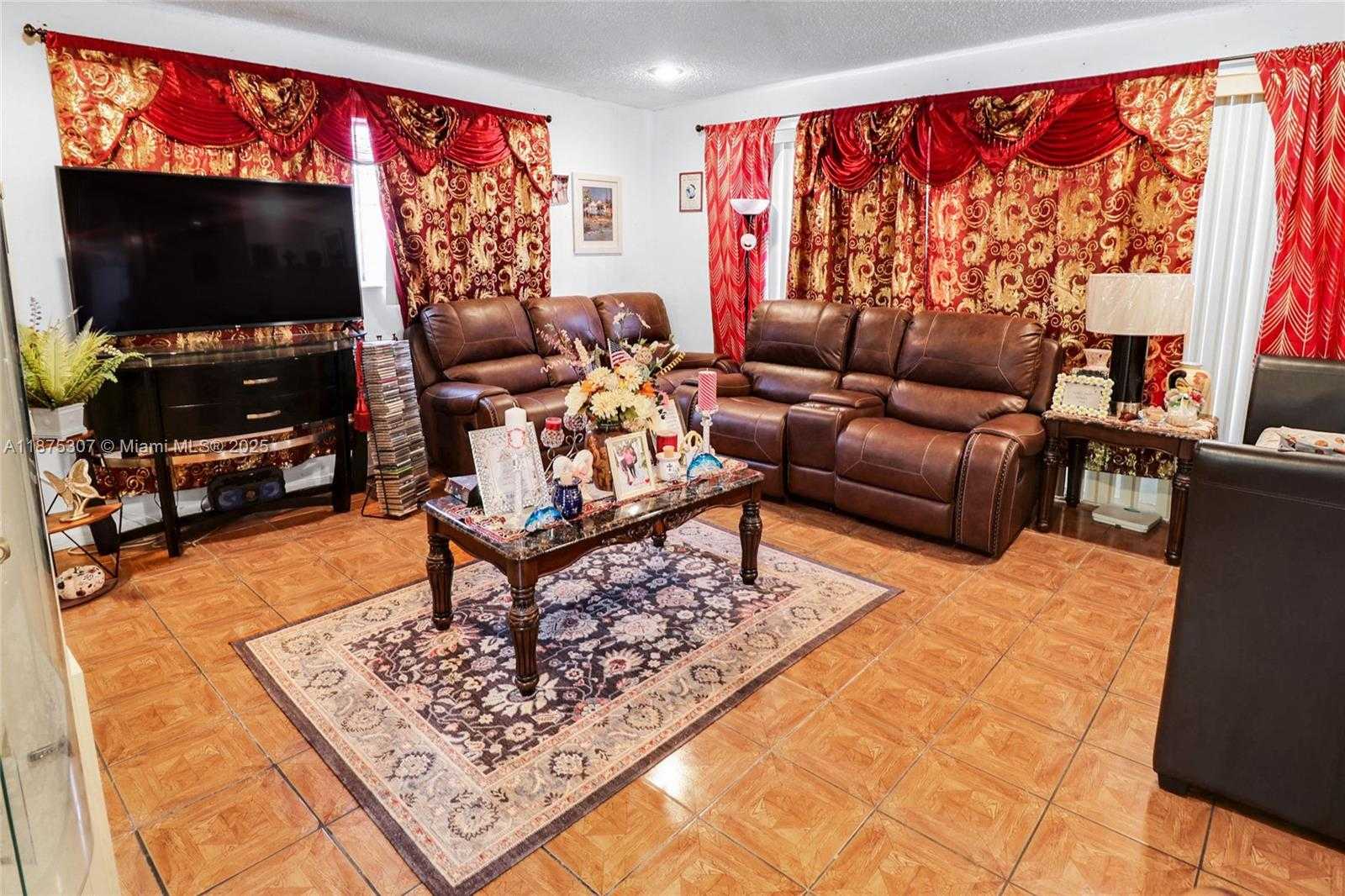 Small Image of 115 NORTH EAST 213TH ST, Miami Gardens Number 3