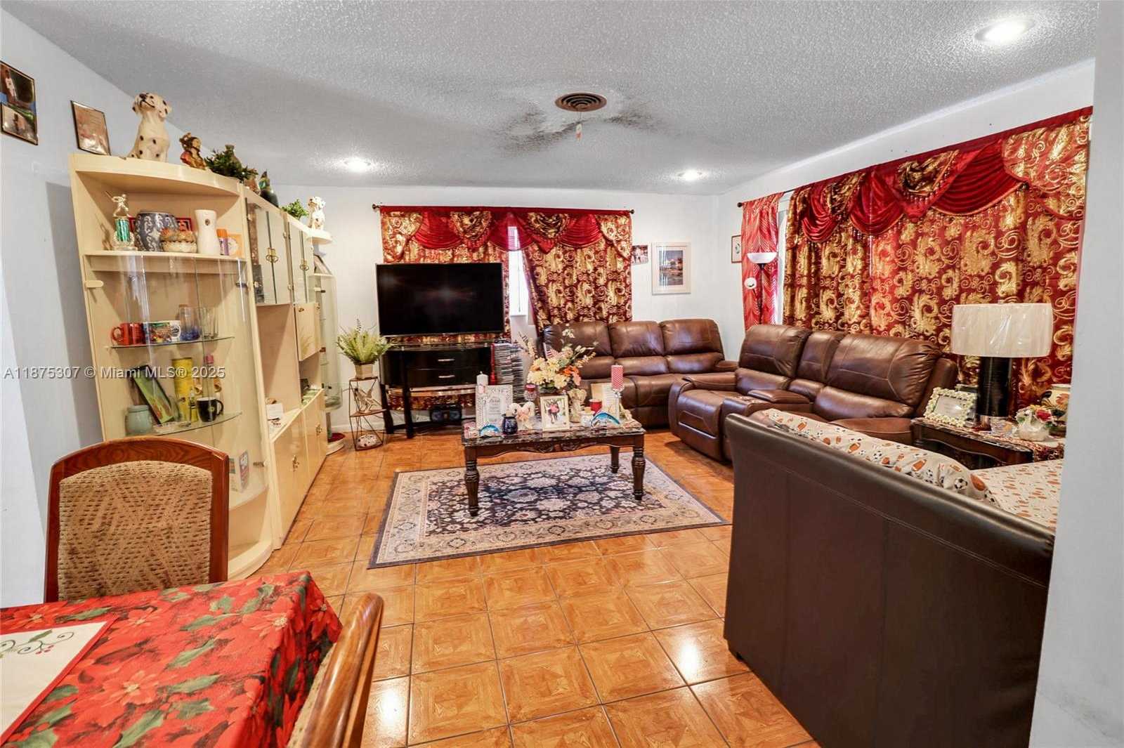 Small Image of 115 NORTH EAST 213TH ST, Miami Gardens Number 4