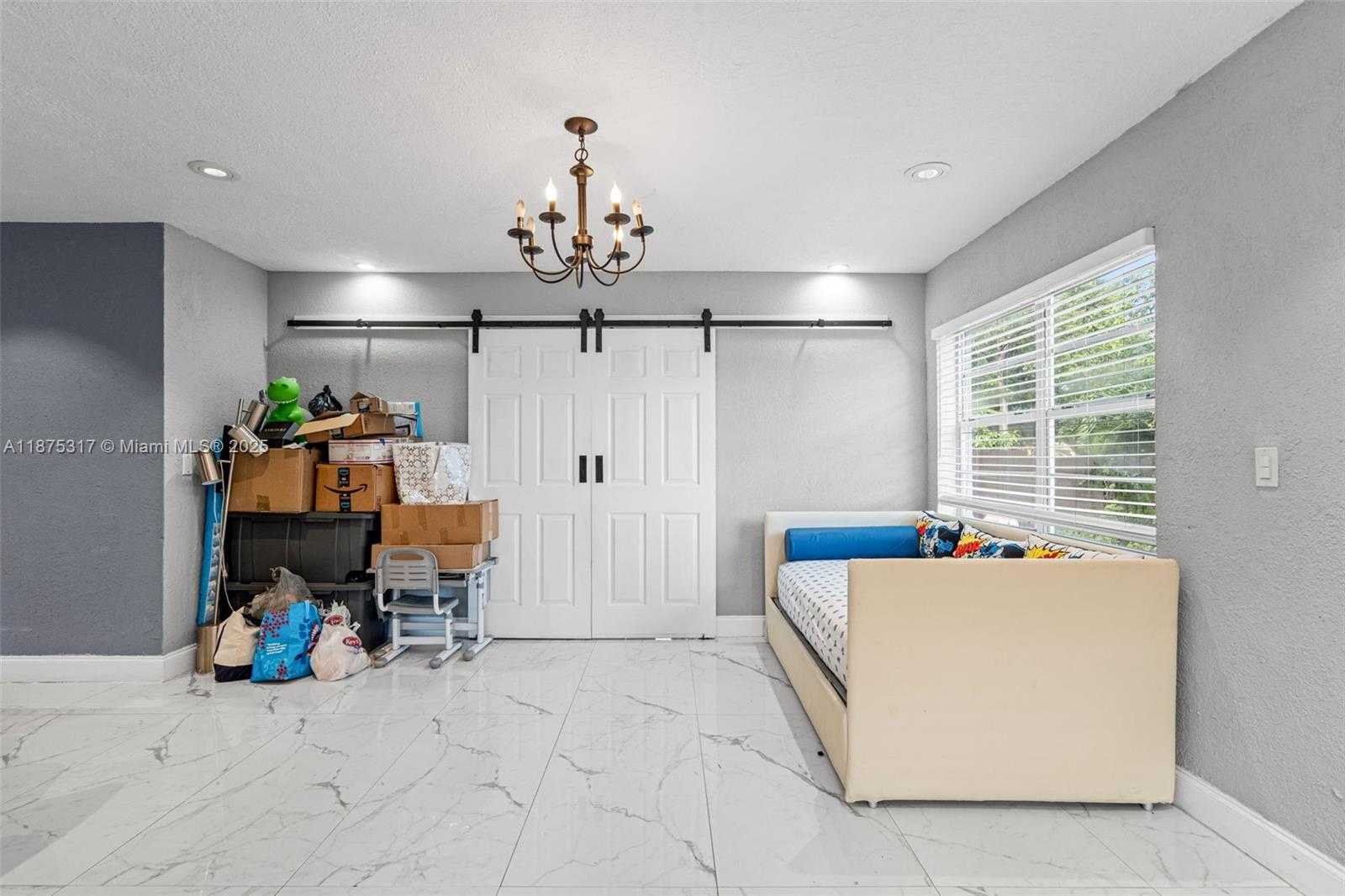 Small Image of 5717 MAYO ST, Hollywood Number 10