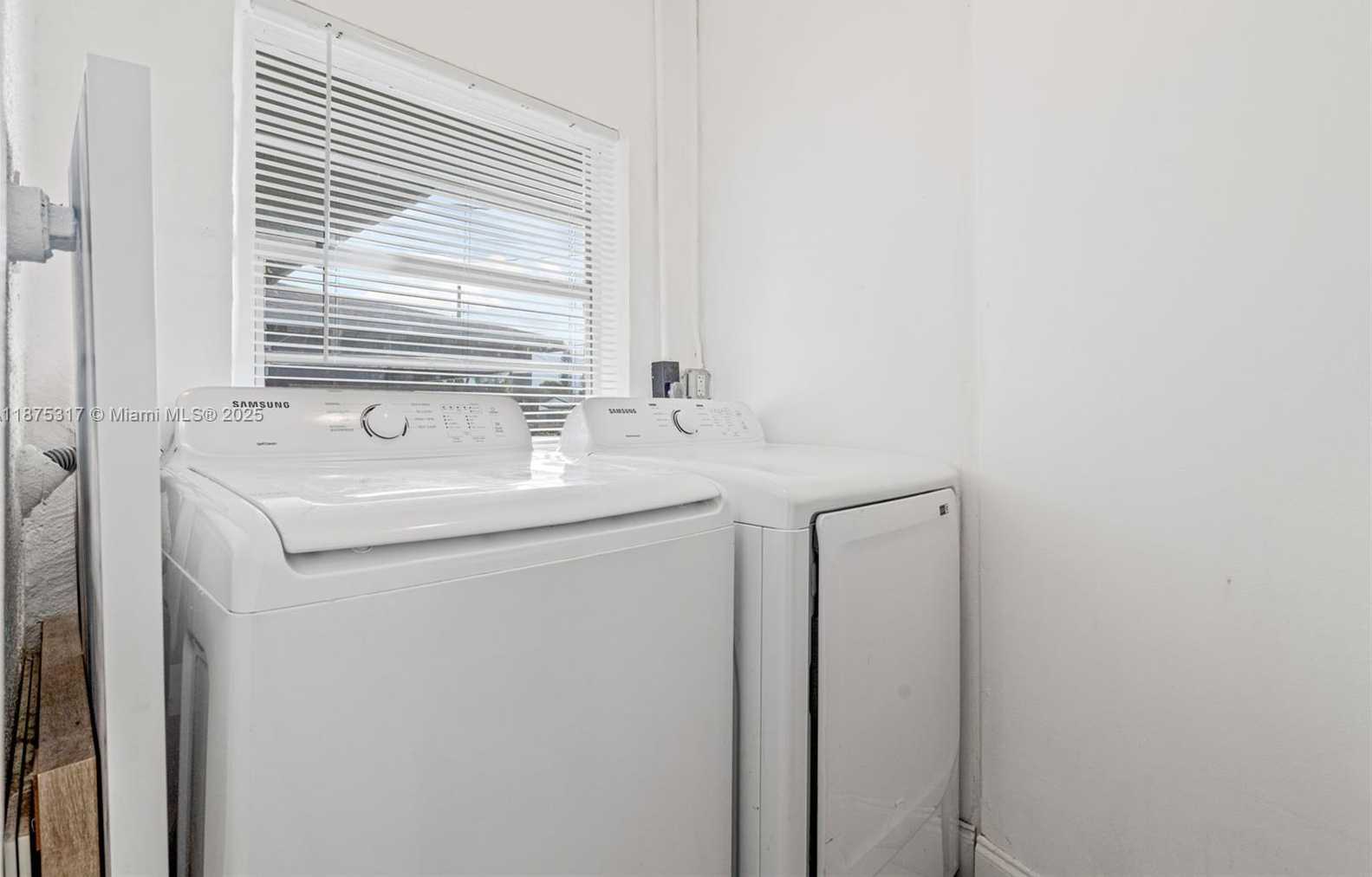 Small Image of 5717 MAYO ST, Hollywood Number 15