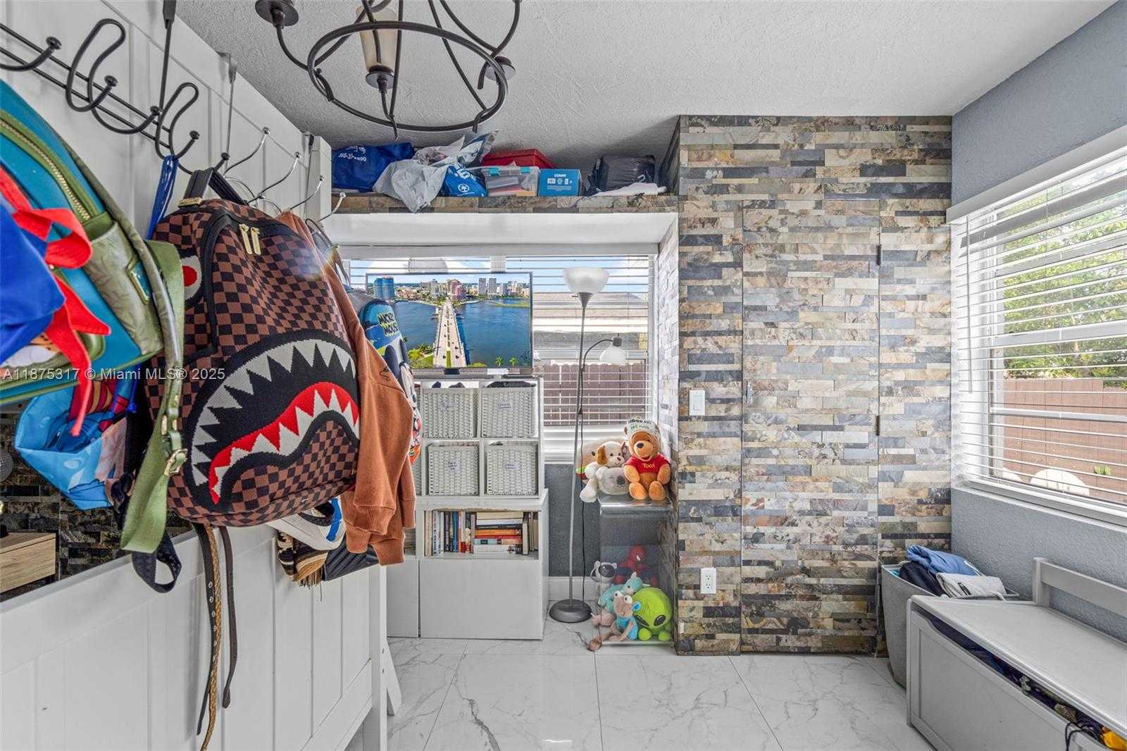 Small Image of 5717 MAYO ST, Hollywood Number 16