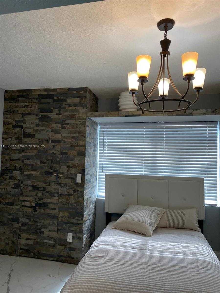 Small Image of 5717 MAYO ST, Hollywood Number 40