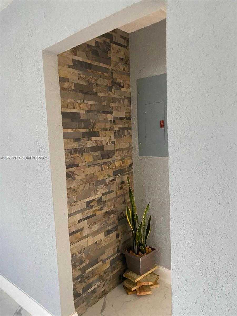 Small Image of 5717 MAYO ST, Hollywood Number 42