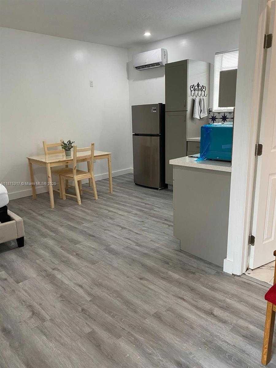 Small Image of 5717 MAYO ST, Hollywood Number 46