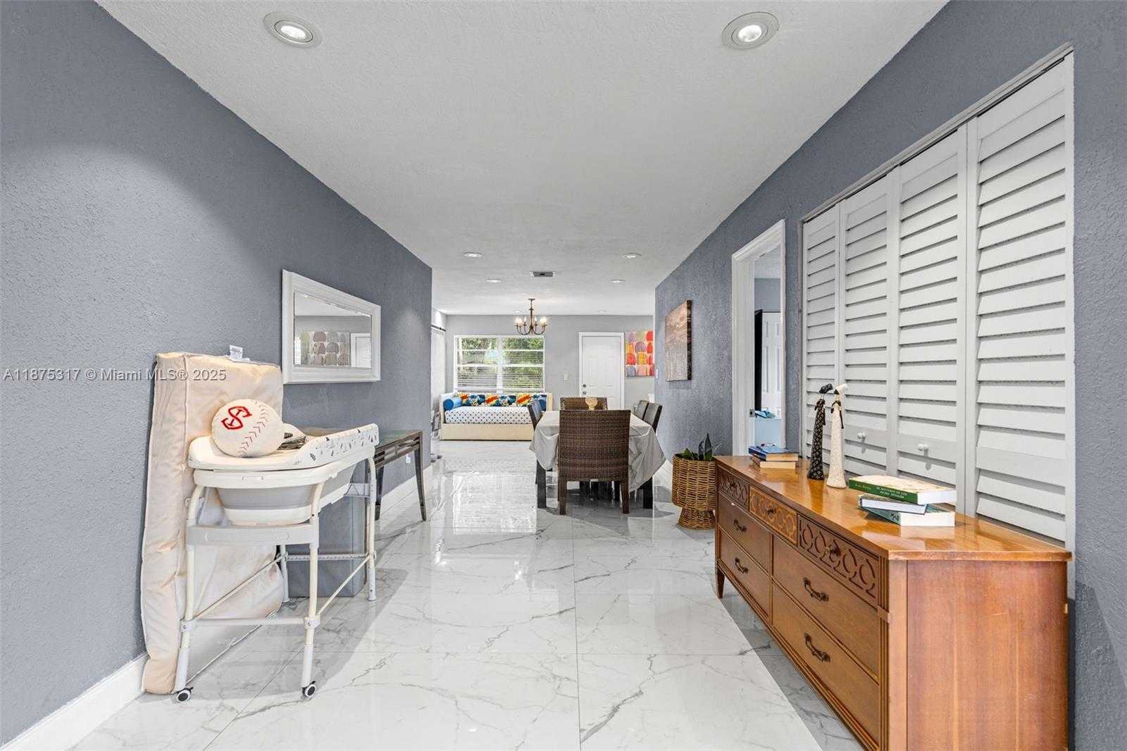 Small Image of 5717 MAYO ST, Hollywood Number 7