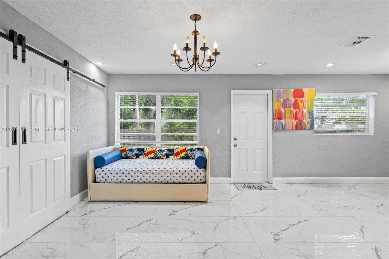 Small Image of 5717 MAYO ST, Hollywood Number 9