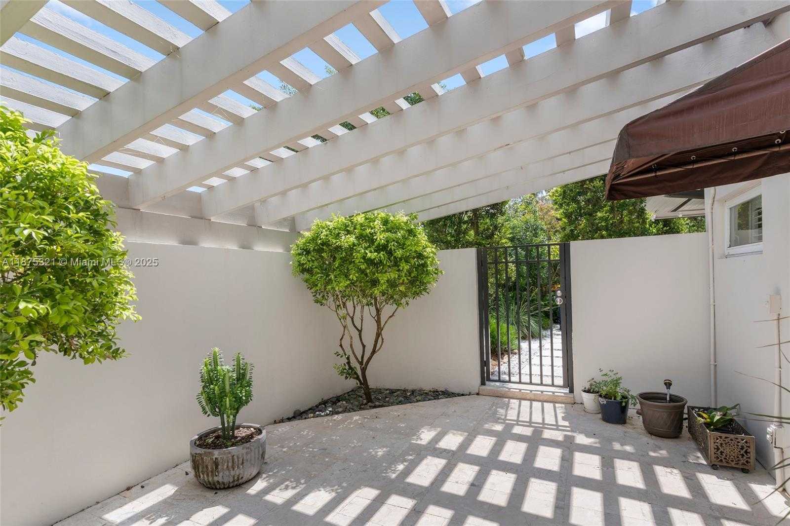 Small Image of 451 RIDGE RD, Coral Gables Number 35