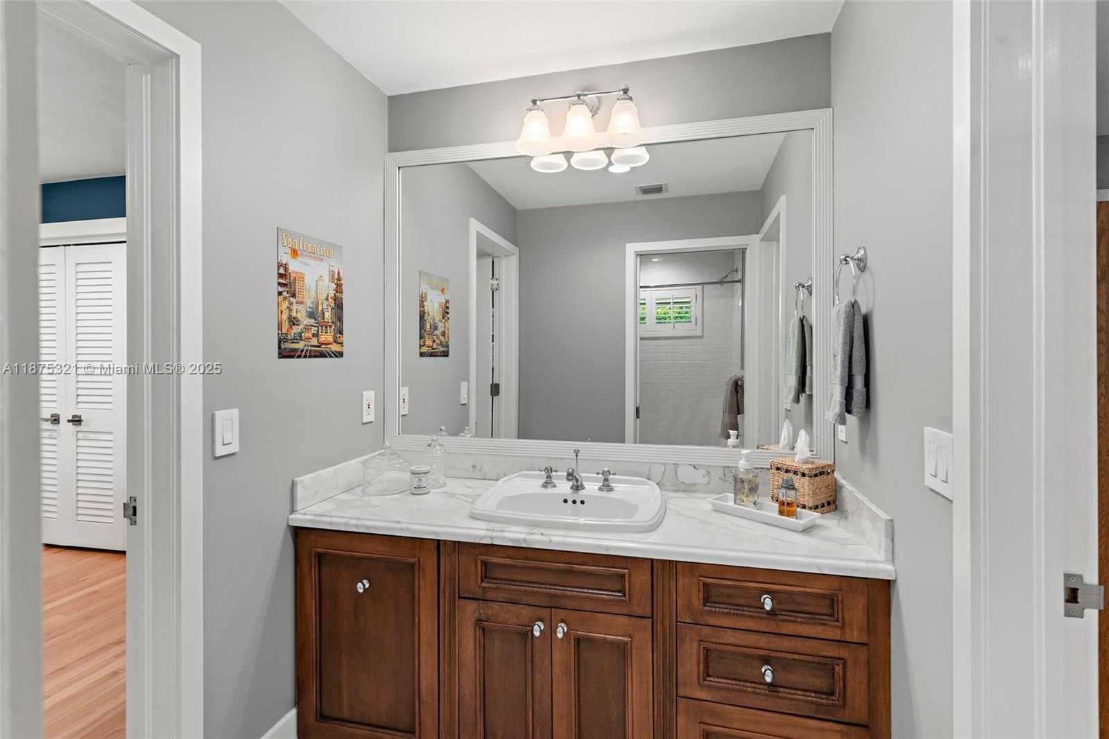 Small Image of 451 RIDGE RD, Coral Gables Number 39