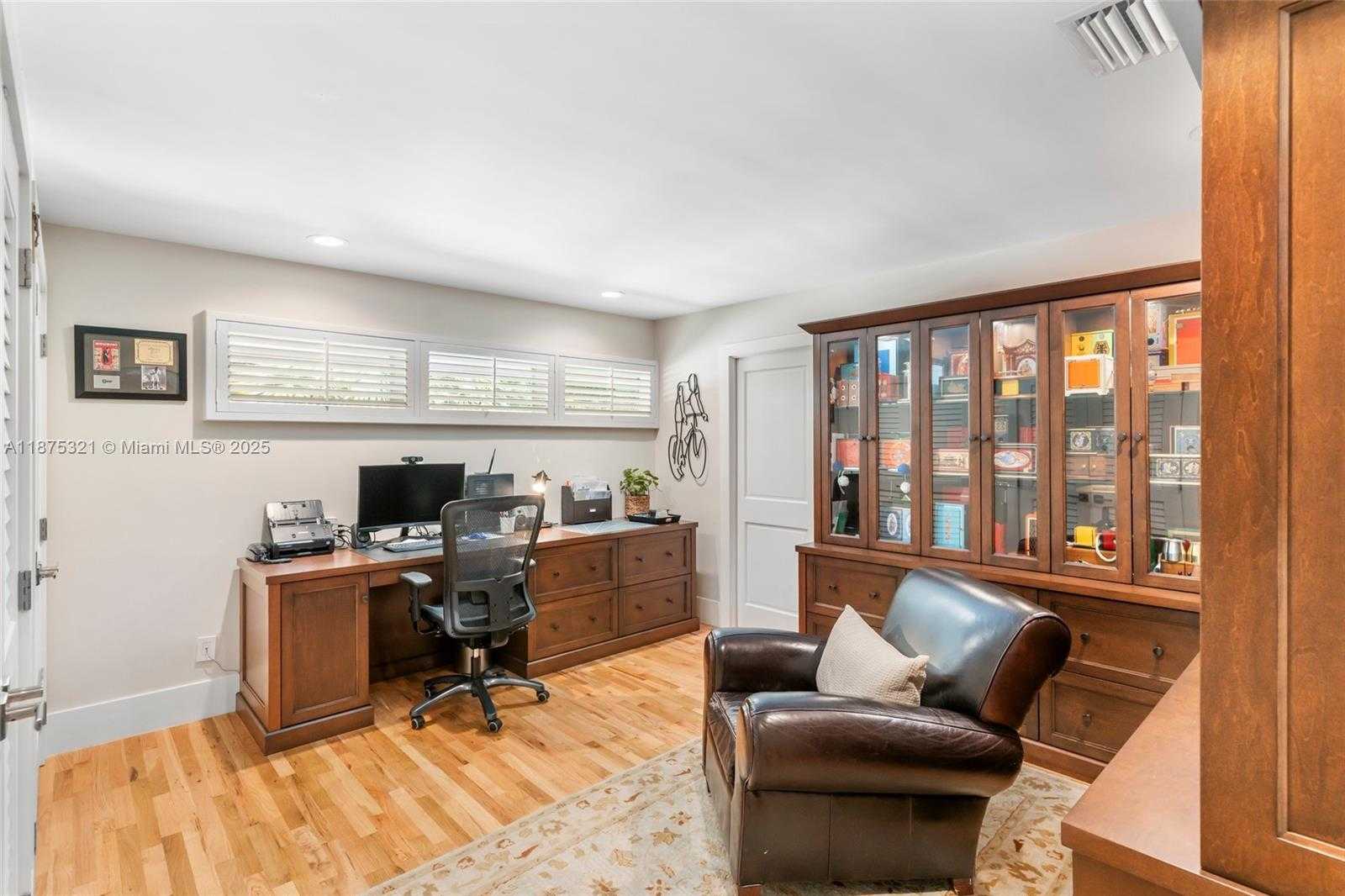 Small Image of 451 RIDGE RD, Coral Gables Number 41