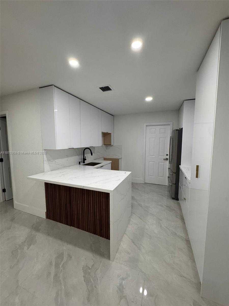 Small Image of 13720 NORTH WEST 4TH CT, North Miami Number 16
