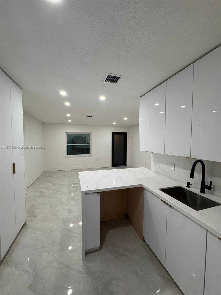 Small Image of 13720 NORTH WEST 4TH CT, North Miami Number 17