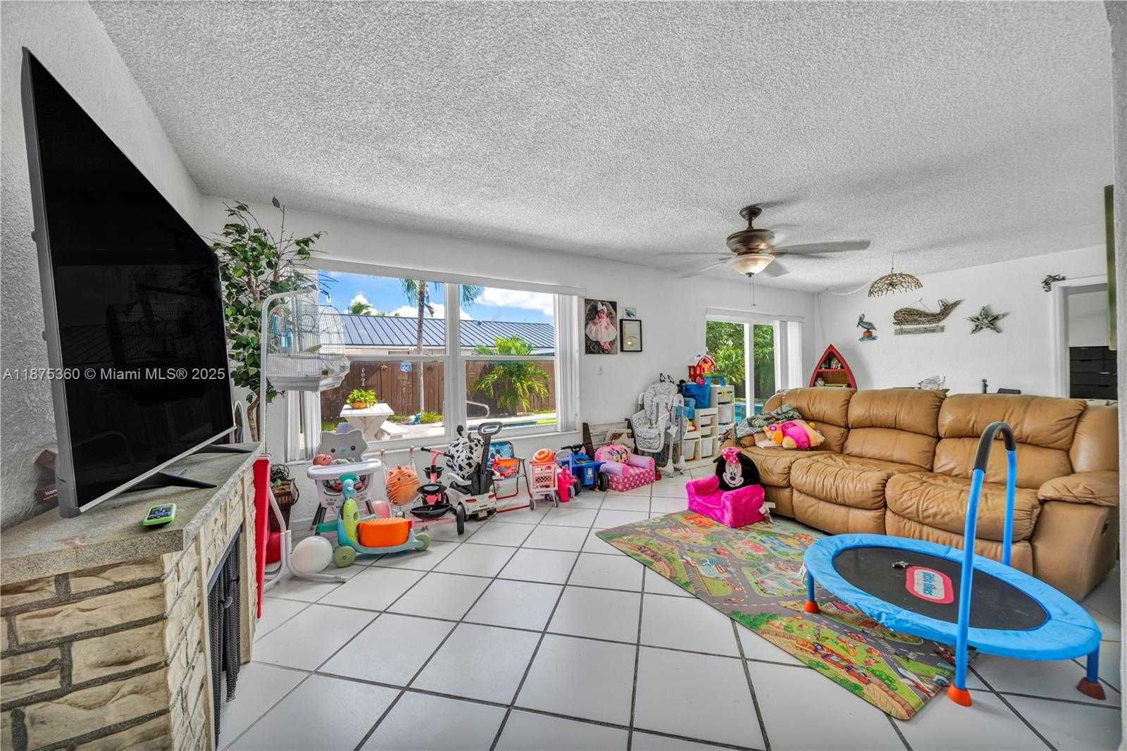 Small Image of 1317 WEST 61ST PL, Hialeah Number 11