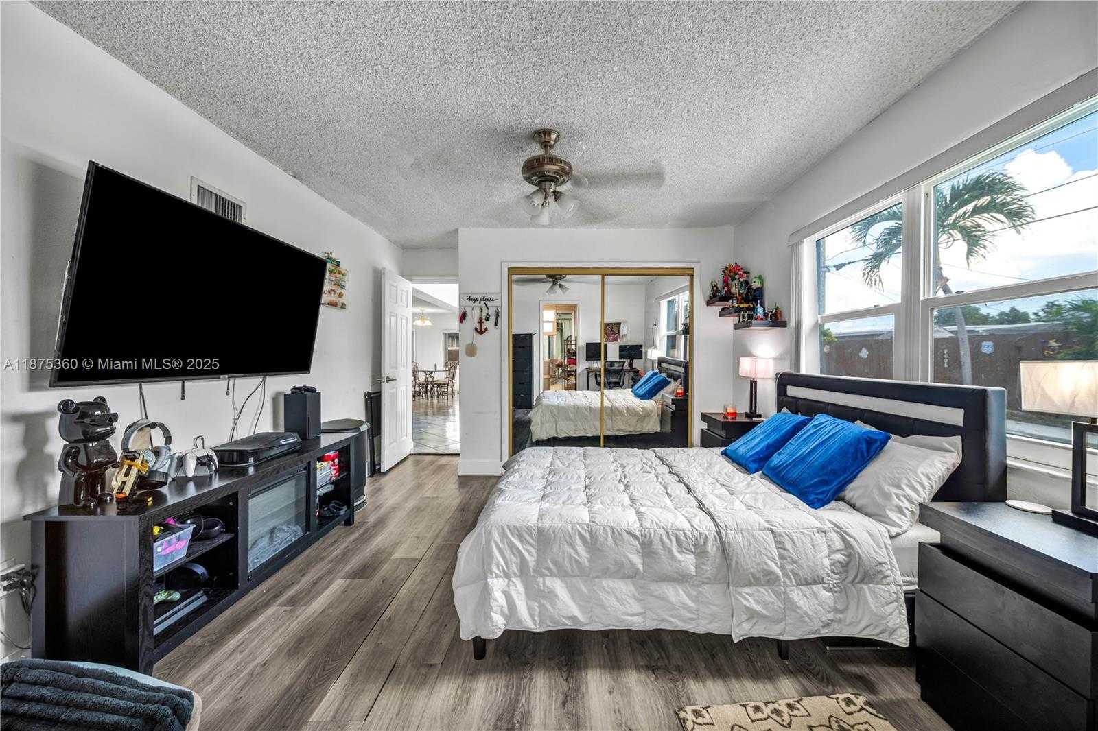 Small Image of 1317 WEST 61ST PL, Hialeah Number 15