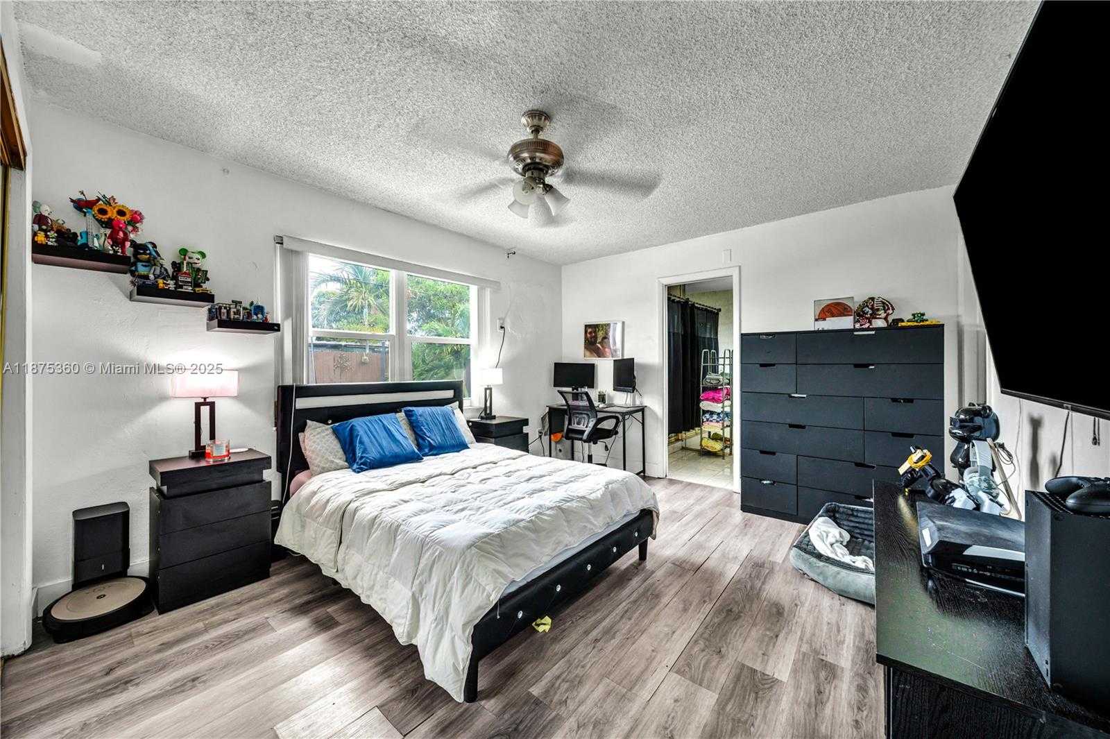Small Image of 1317 WEST 61ST PL, Hialeah Number 16