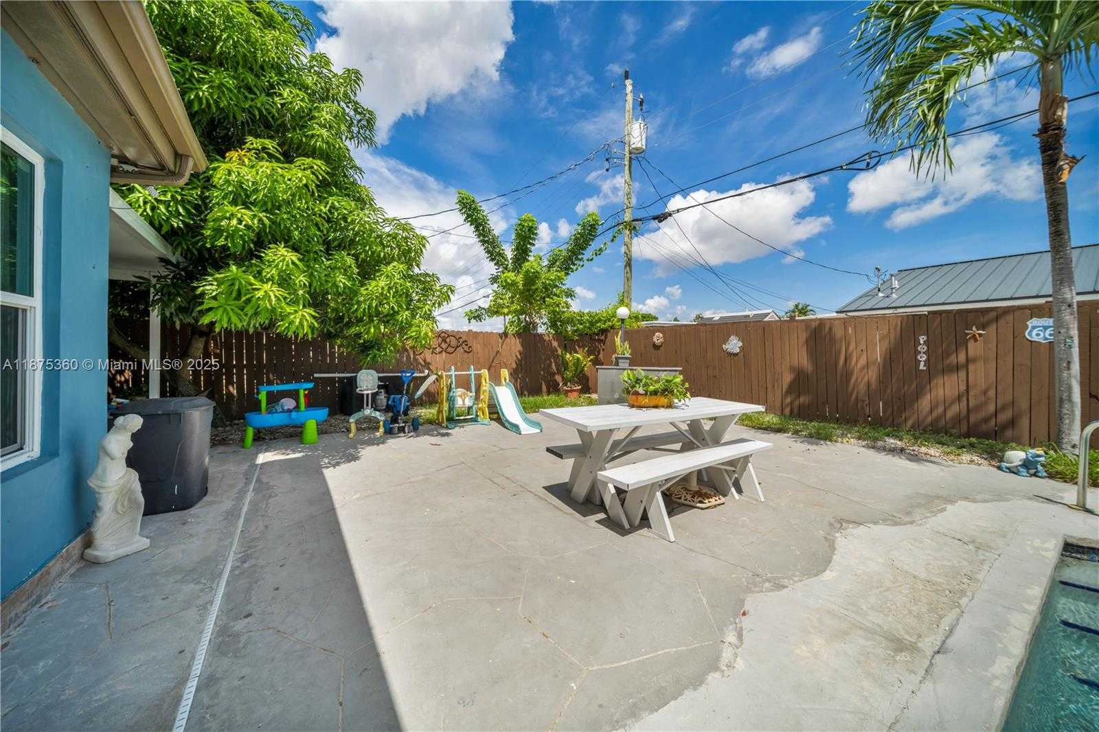 Small Image of 1317 WEST 61ST PL, Hialeah Number 24