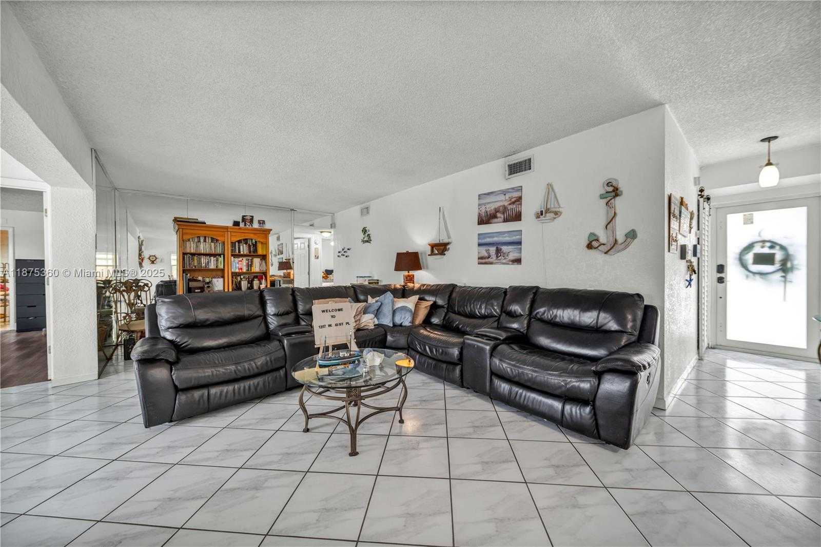 Small Image of 1317 WEST 61ST PL, Hialeah Number 3