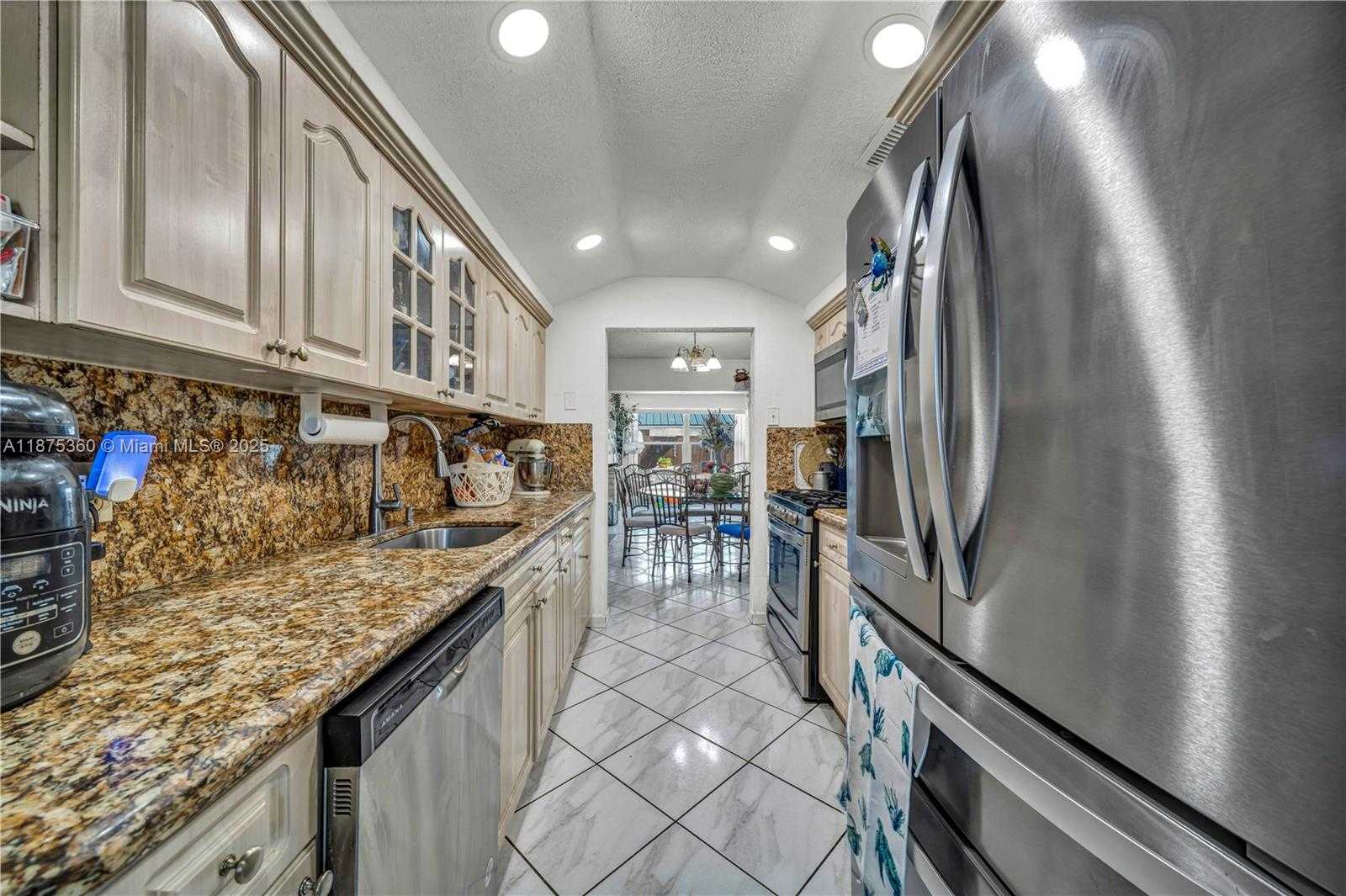 Small Image of 1317 WEST 61ST PL, Hialeah Number 7