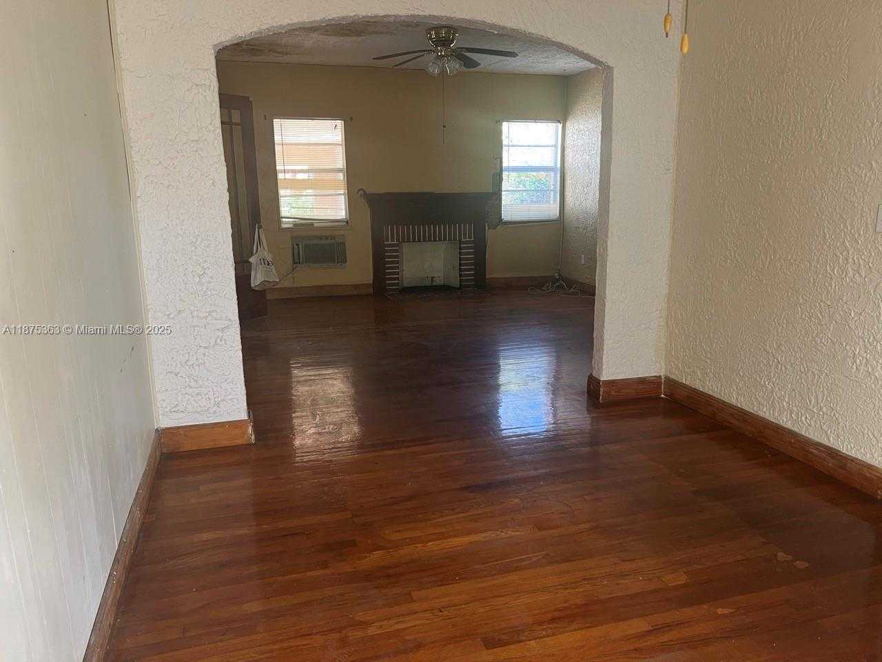Small Image of 470 NORTH EAST 130TH ST, North Miami Number 11