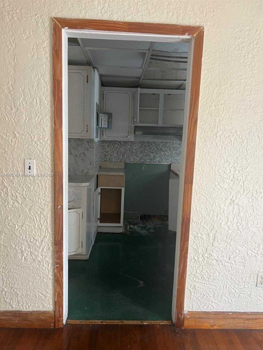 Small Image of 470 NORTH EAST 130TH ST, North Miami Number 12