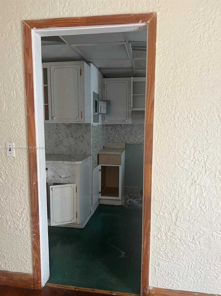 Small Image of 470 NORTH EAST 130TH ST, North Miami Number 13