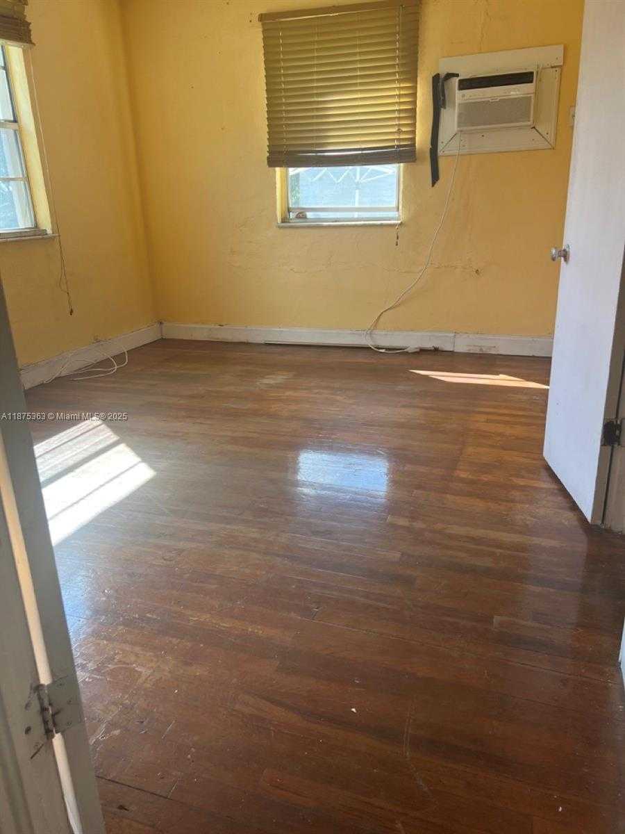 Small Image of 470 NORTH EAST 130TH ST, North Miami Number 14
