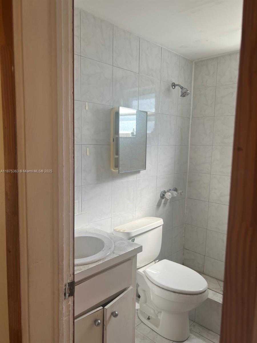 Small Image of 470 NORTH EAST 130TH ST, North Miami Number 15