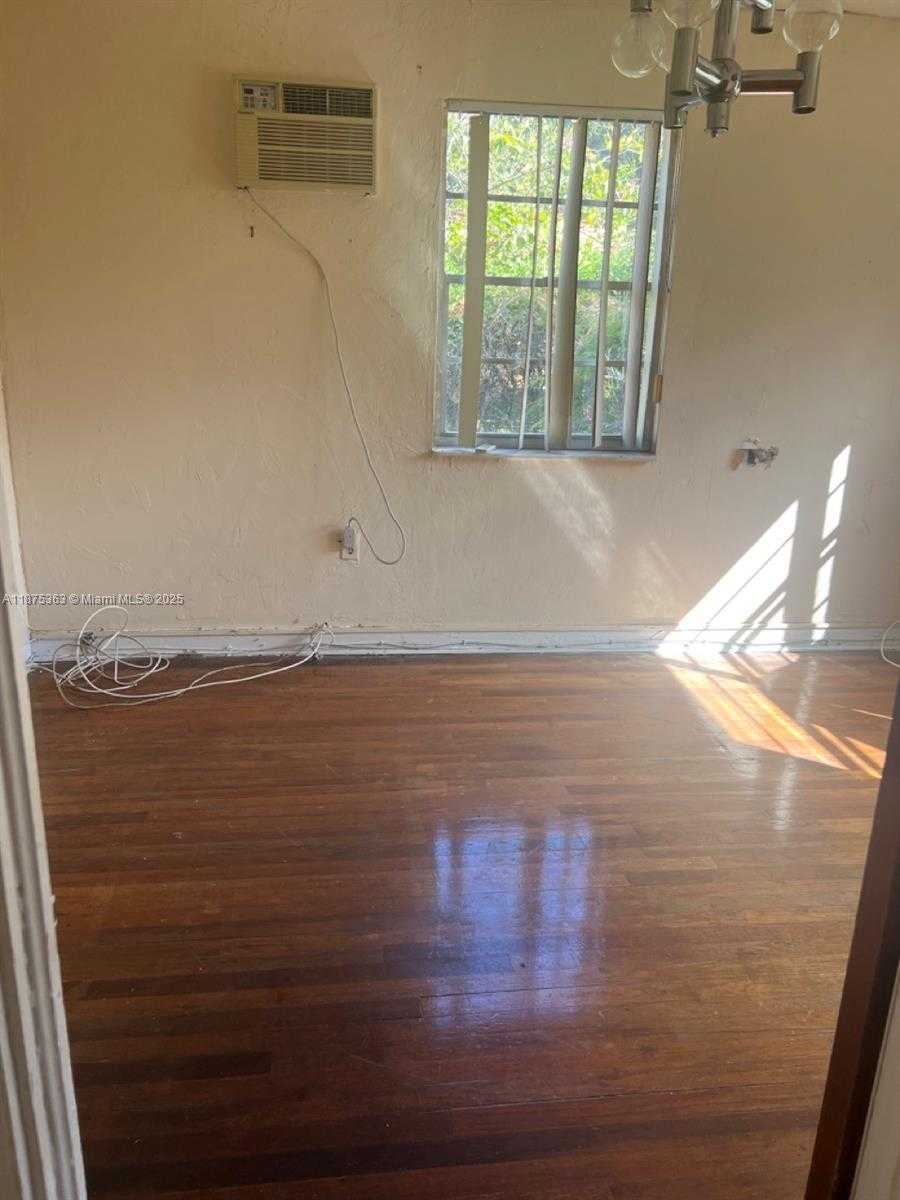 Small Image of 470 NORTH EAST 130TH ST, North Miami Number 16