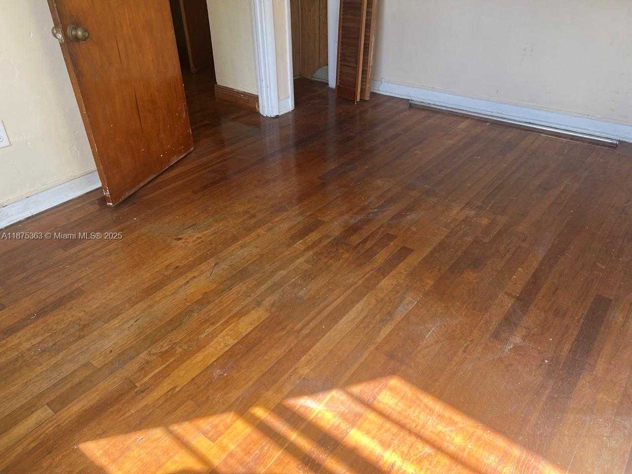 Small Image of 470 NORTH EAST 130TH ST, North Miami Number 17