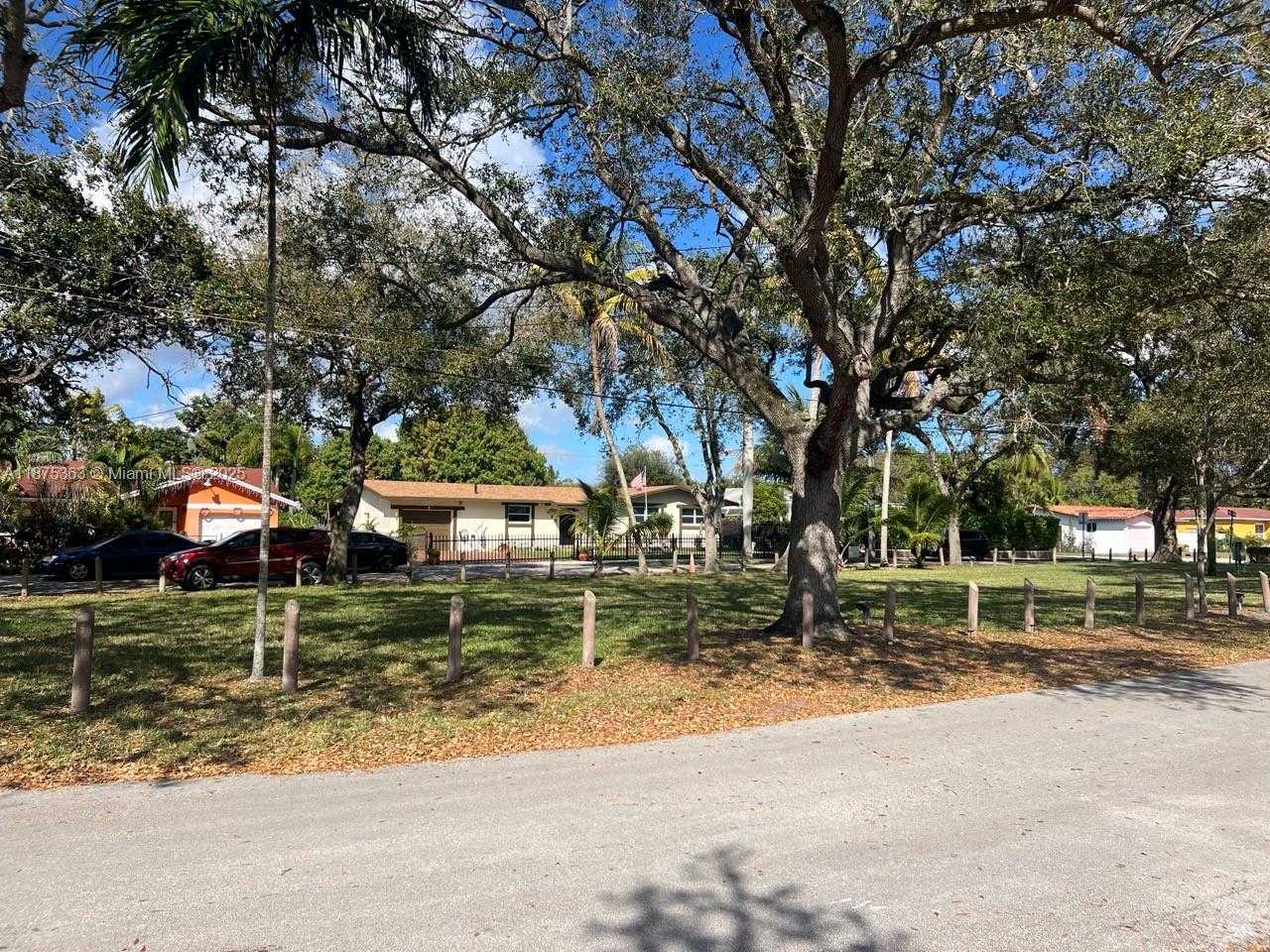 Small Image of 470 NORTH EAST 130TH ST, North Miami Number 20