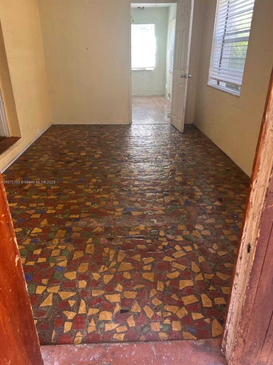 Small Image of 470 NORTH EAST 130TH ST, North Miami Number 5