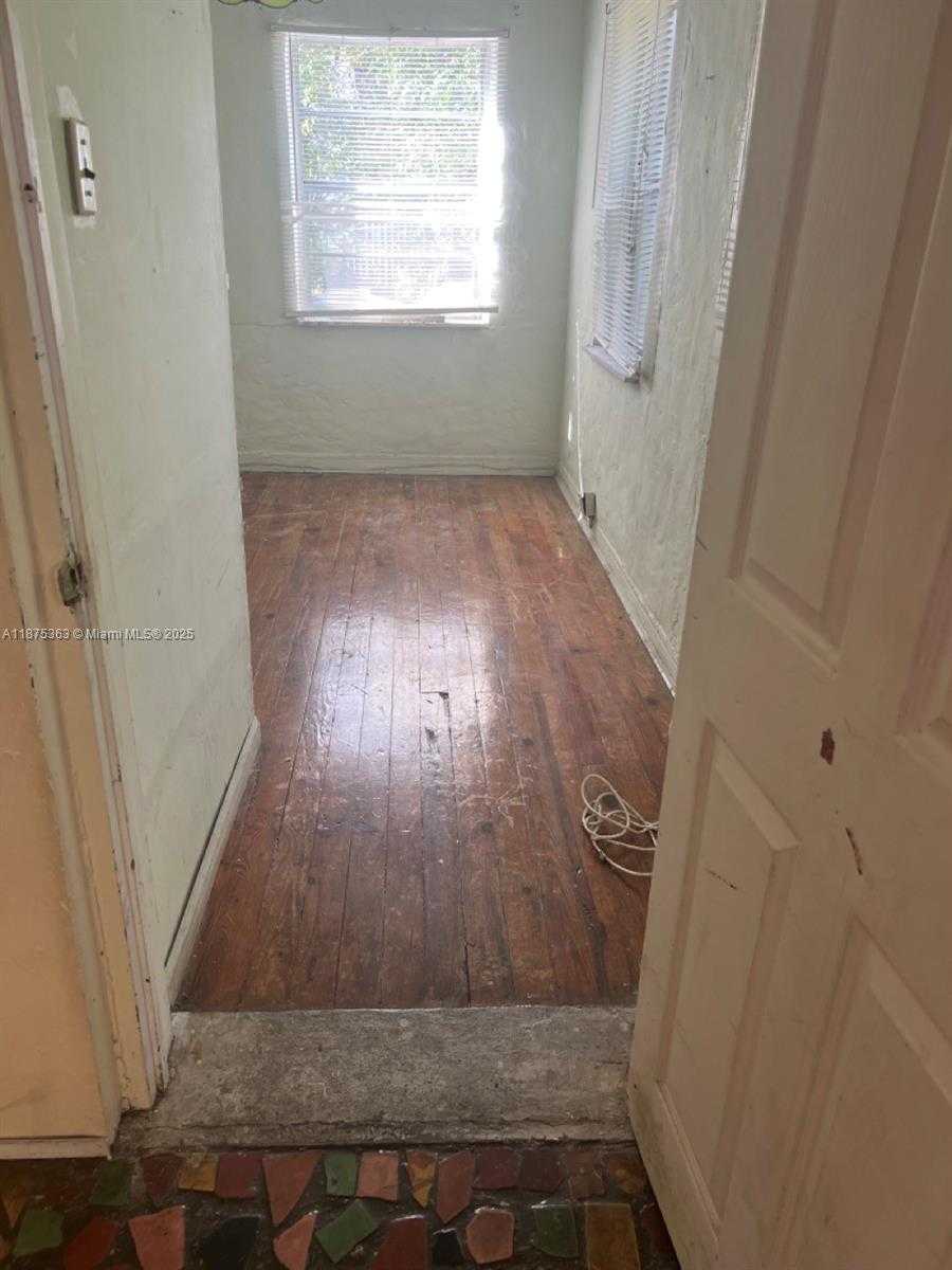 Small Image of 470 NORTH EAST 130TH ST, North Miami Number 6