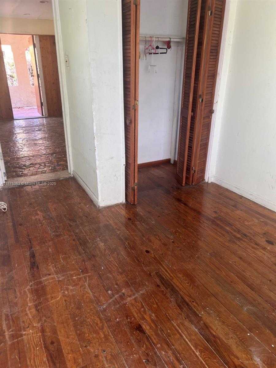 Small Image of 470 NORTH EAST 130TH ST, North Miami Number 7