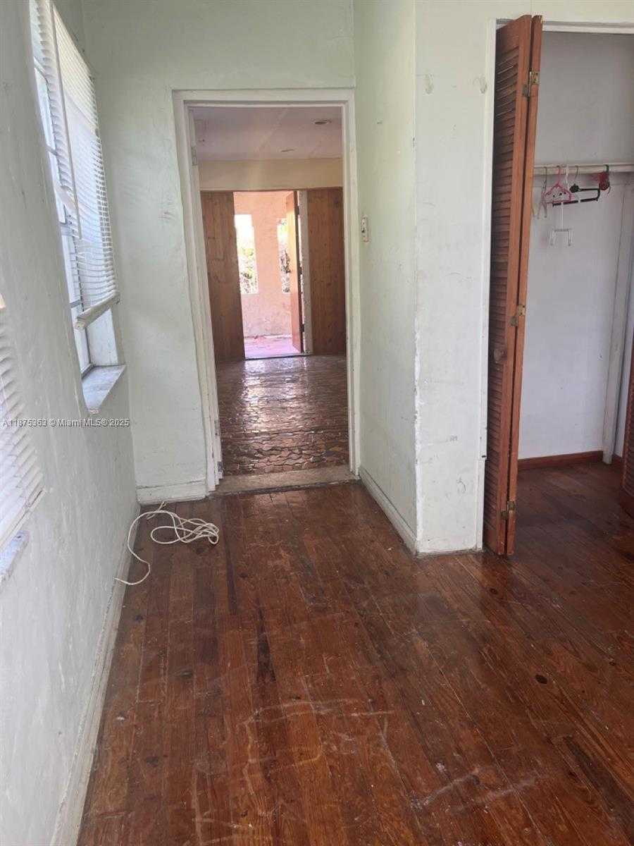 Small Image of 470 NORTH EAST 130TH ST, North Miami Number 8